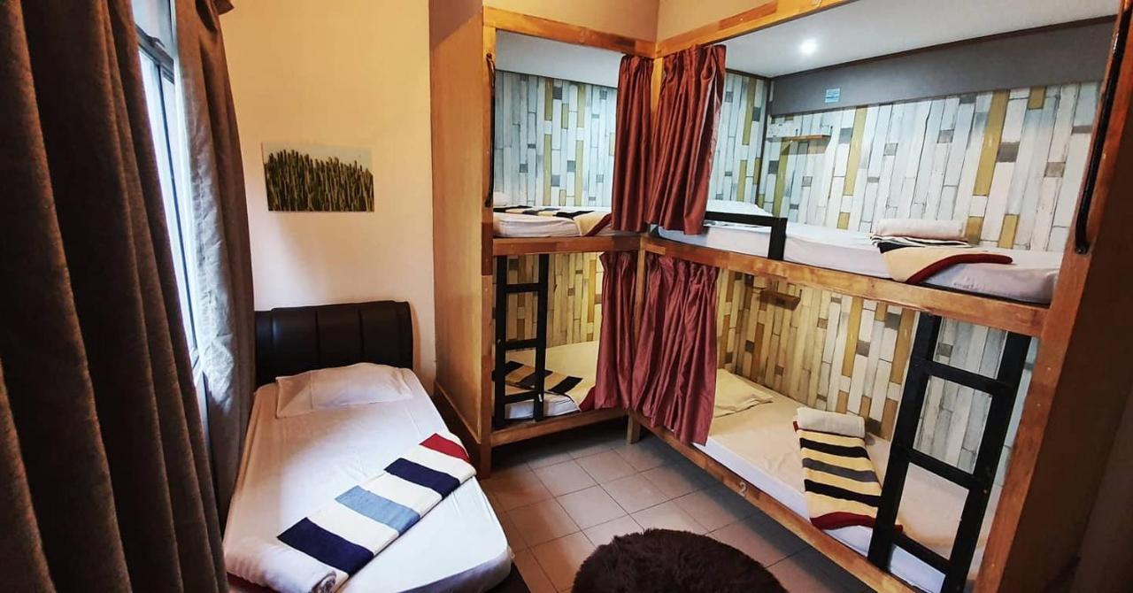 Escape Backpackers Kk Kota Kinabalu Exterior foto