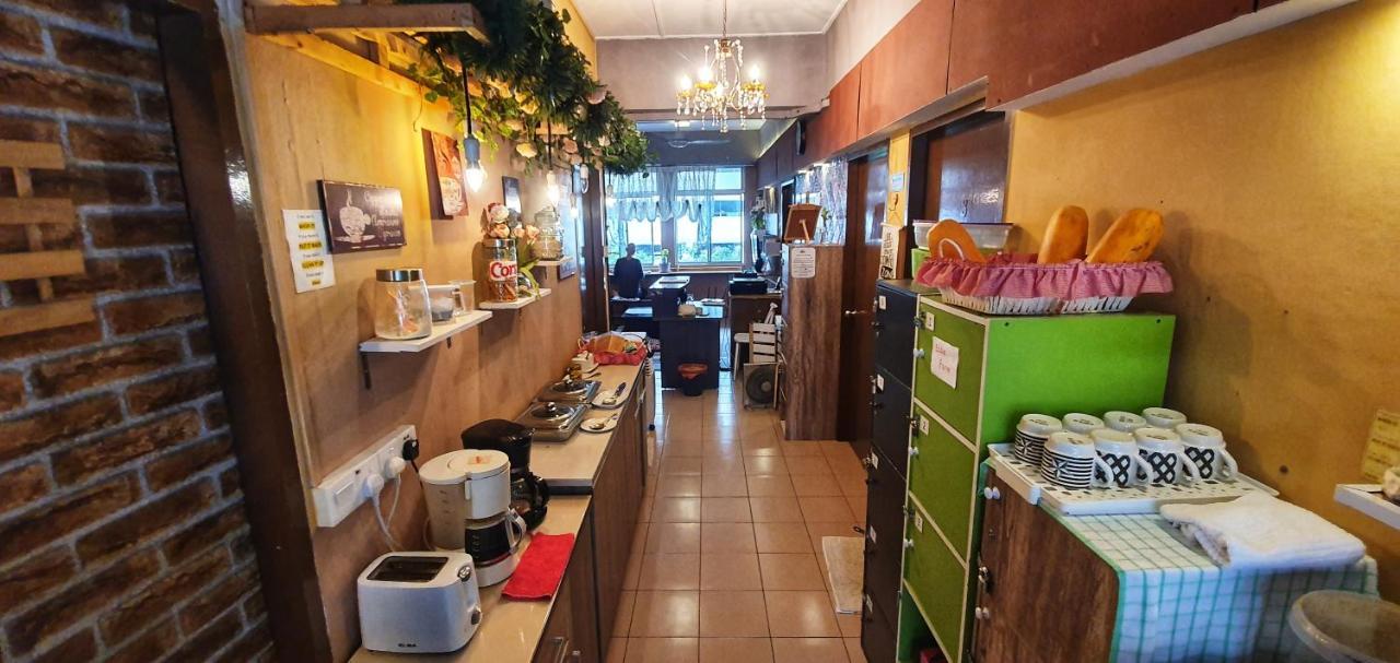 Escape Backpackers Kk Kota Kinabalu Exterior foto