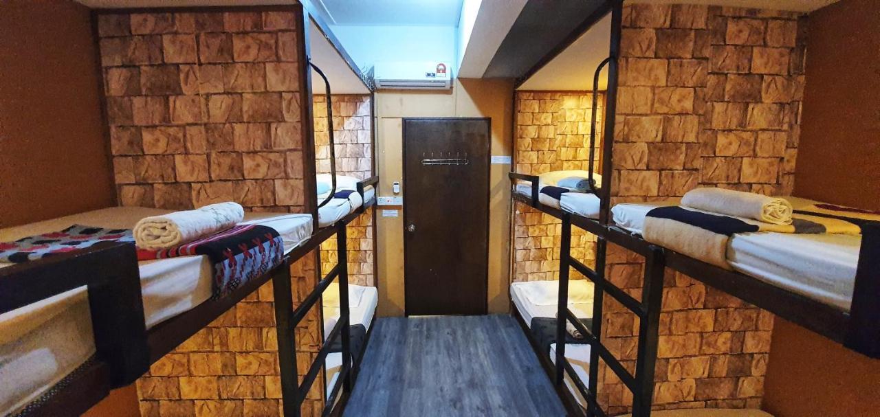 Escape Backpackers Kk Kota Kinabalu Exterior foto