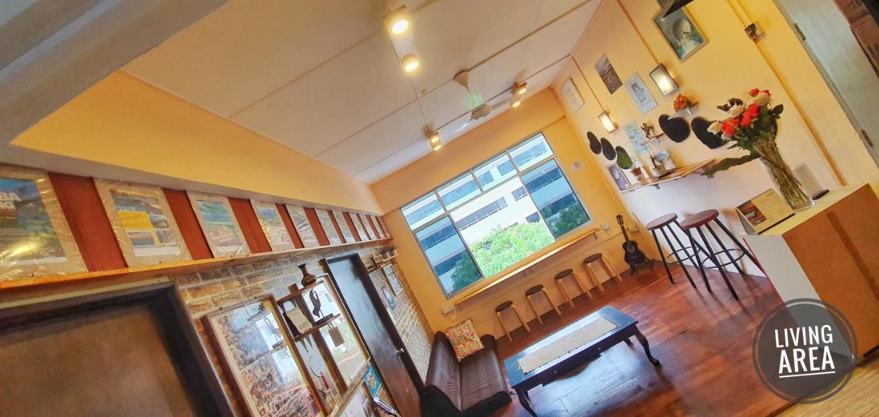 Escape Backpackers Kk Kota Kinabalu Exterior foto
