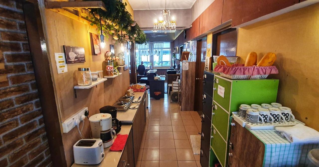 Escape Backpackers Kk Kota Kinabalu Exterior foto