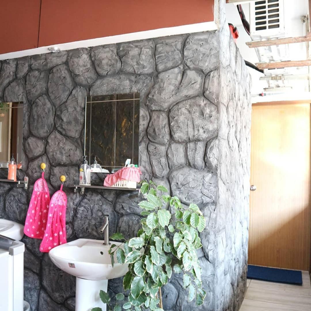 Escape Backpackers Kk Kota Kinabalu Exterior foto