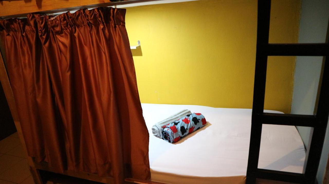 Escape Backpackers Kk Kota Kinabalu Exterior foto