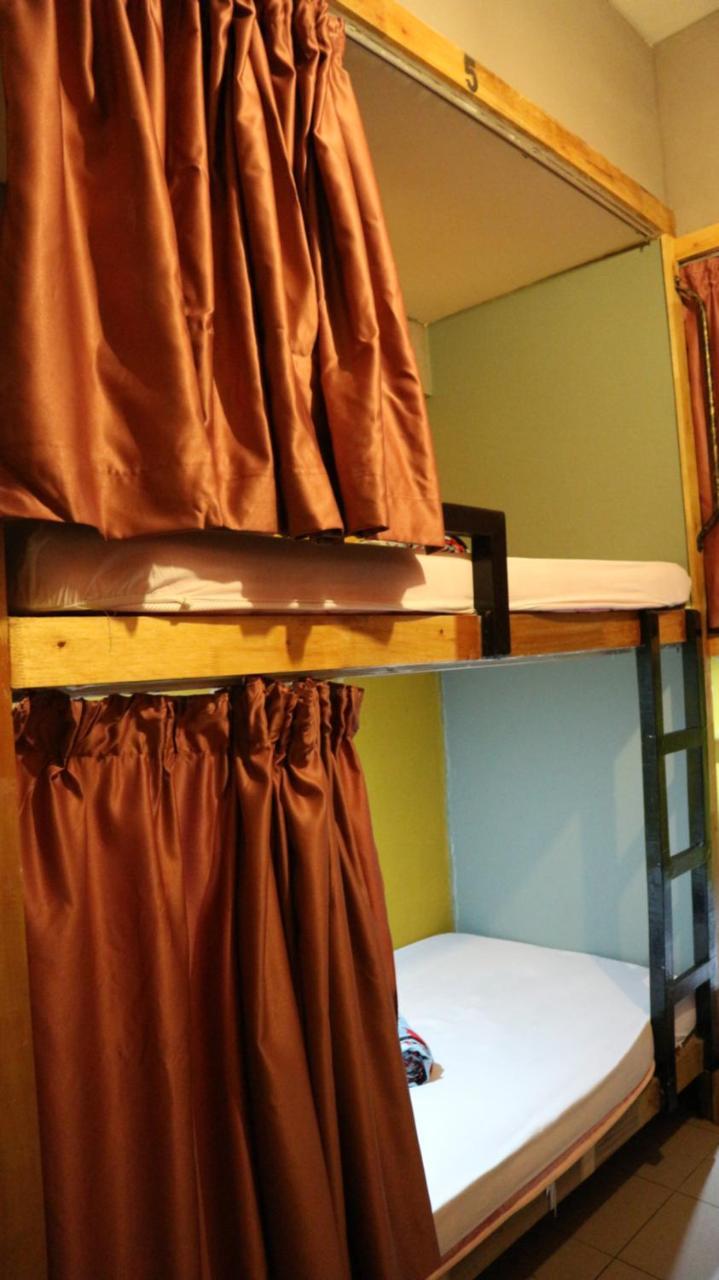 Escape Backpackers Kk Kota Kinabalu Exterior foto