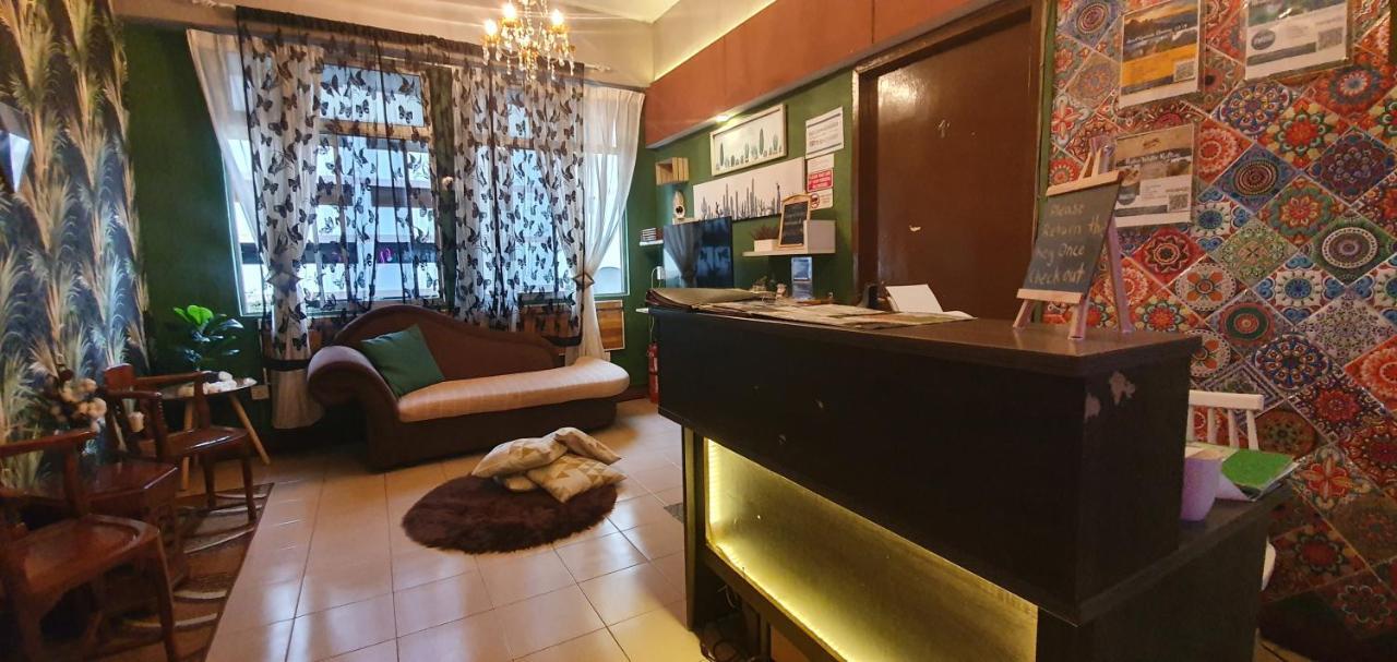 Escape Backpackers Kk Kota Kinabalu Exterior foto