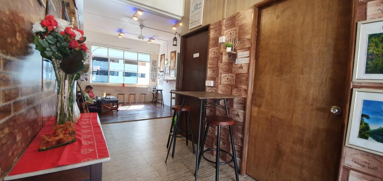 Escape Backpackers Kk Kota Kinabalu Exterior foto