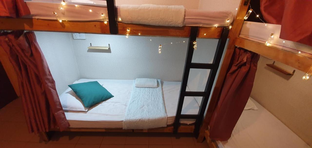 Escape Backpackers Kk Kota Kinabalu Exterior foto