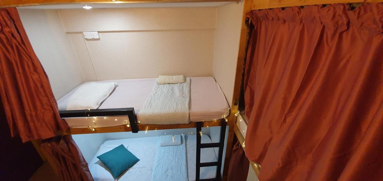 Escape Backpackers Kk Kota Kinabalu Exterior foto